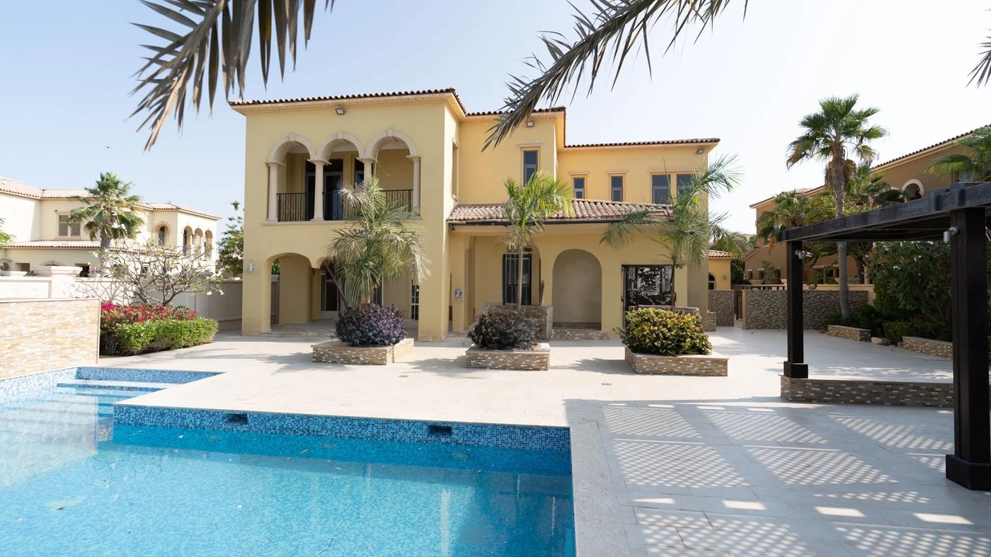 Luxury villas on Saadiyat Island — mansions, villas and branded residences at Marsa Al Saadiyat